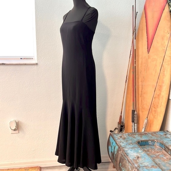 🔥Lauren Ralph Lauren,Stunning Black Gown,Soft Silhouette Flair, Back Zip,Size 4 - Picture 7 of 14